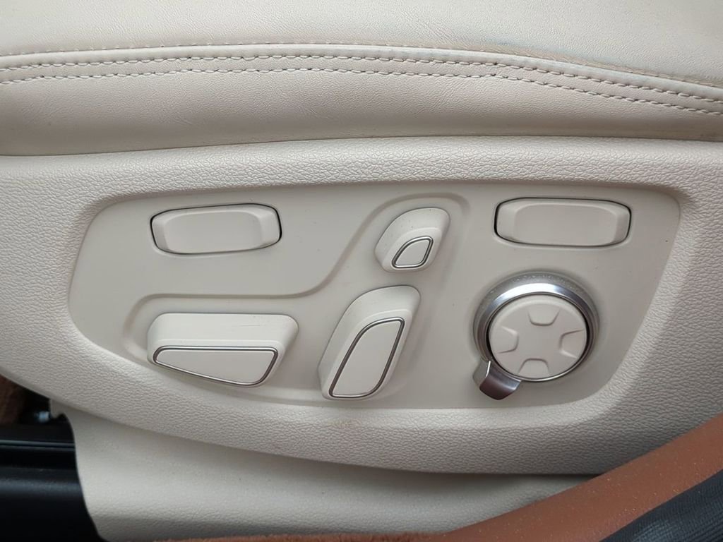 Used 2022 Genesis G90 5.0 Ultimate image 18