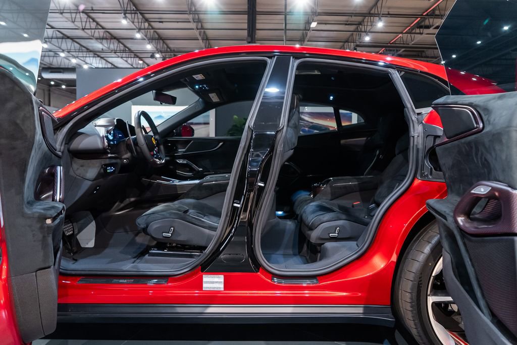 Certified 2025 Ferrari Purosangue AWD/4WD image 46