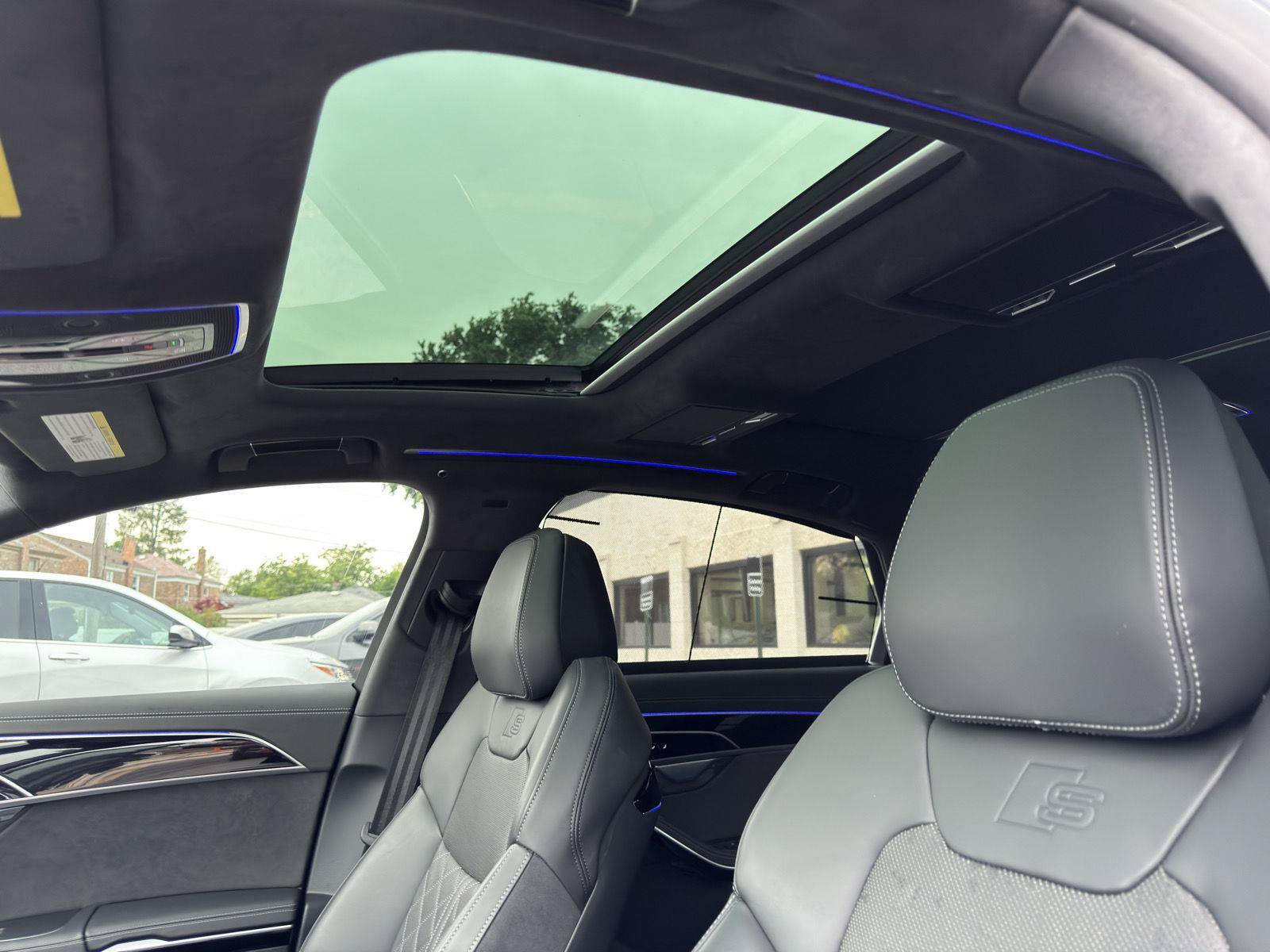 Used 2022 Audi S8 AWD/4WD image 27