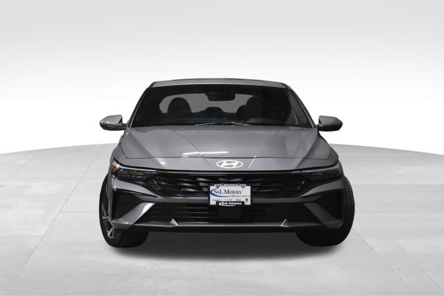 Used 2025 Hyundai Elantra Limited image 5