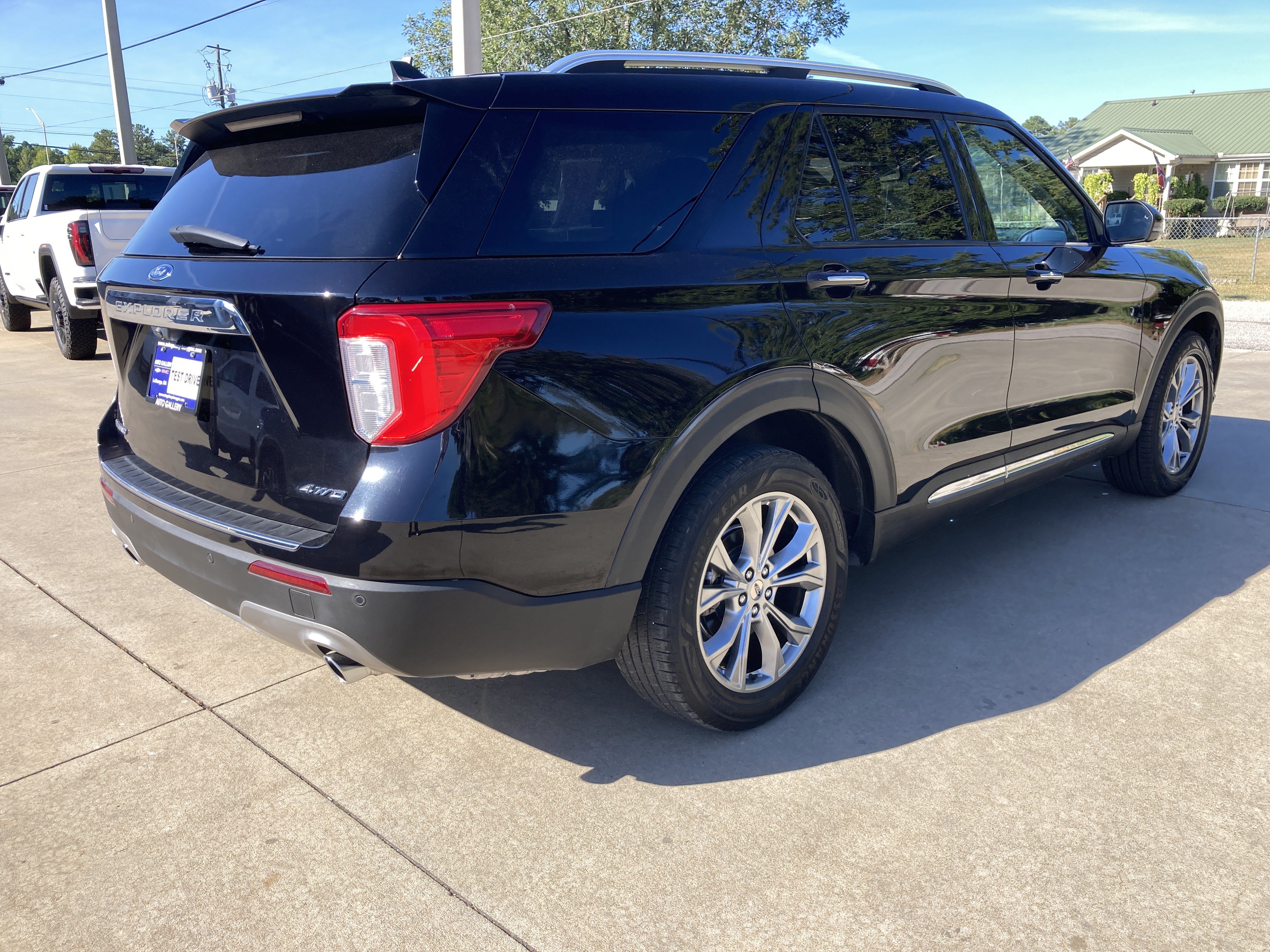 Used 2021 Ford Explorer Limited w/ Equipment Group 301A AWD/4WD image 6