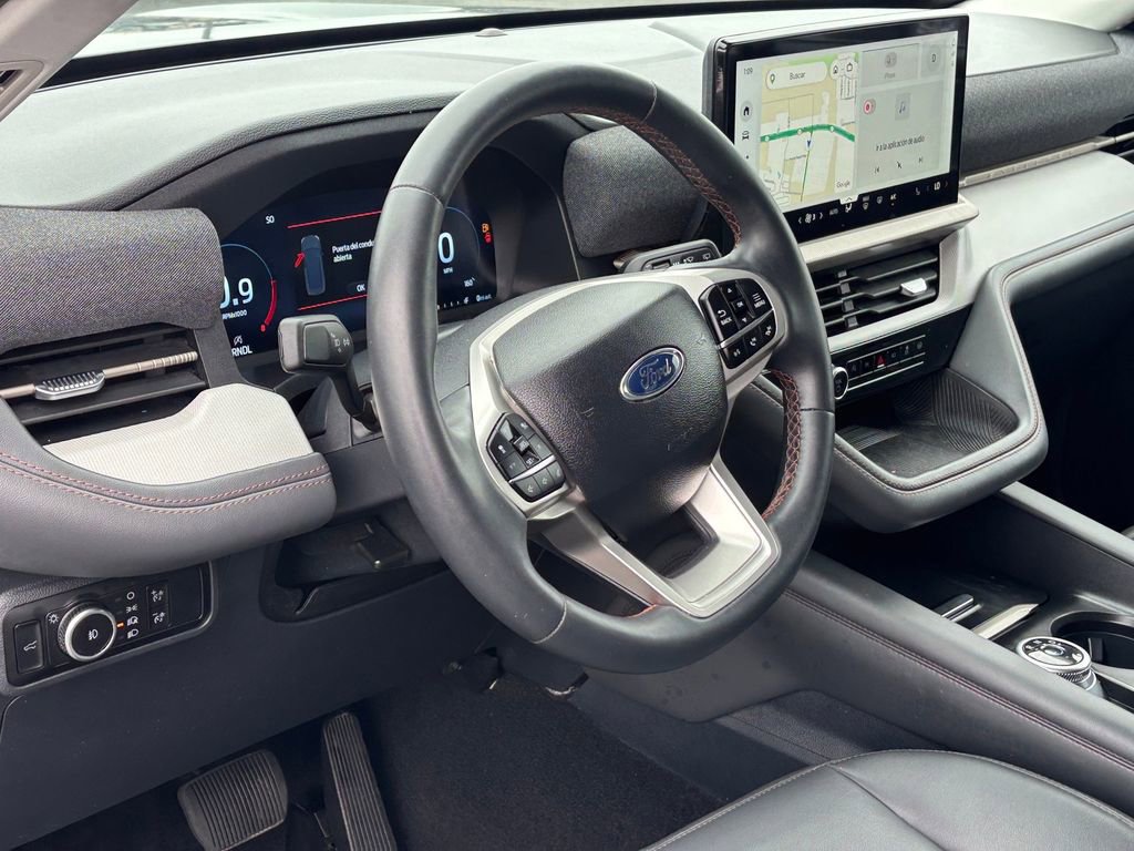 Used 2025 Ford Explorer Active w/ Active Comfort Package RWD image 9