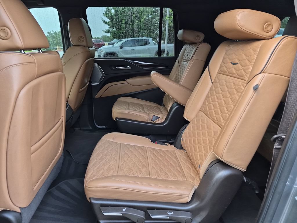 Used 2022 Cadillac Escalade ESV Sport w/ Touring Package AWD/4WD image 38