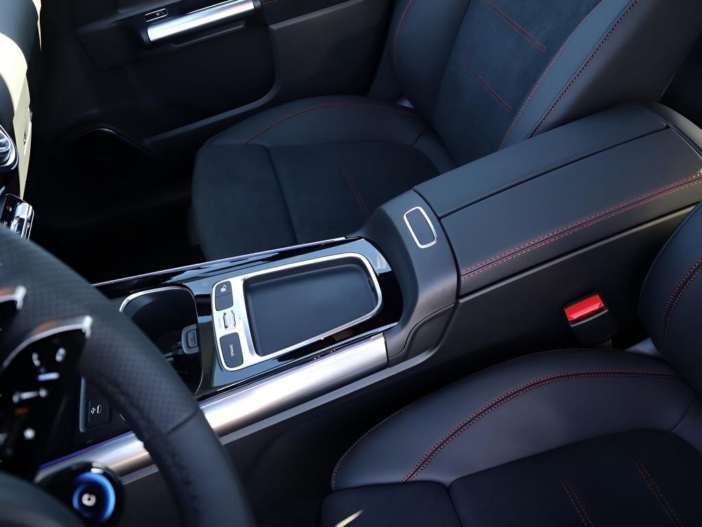 New 2026 Mercedes-Benz GLA 35 AMG 4MATIC image 35