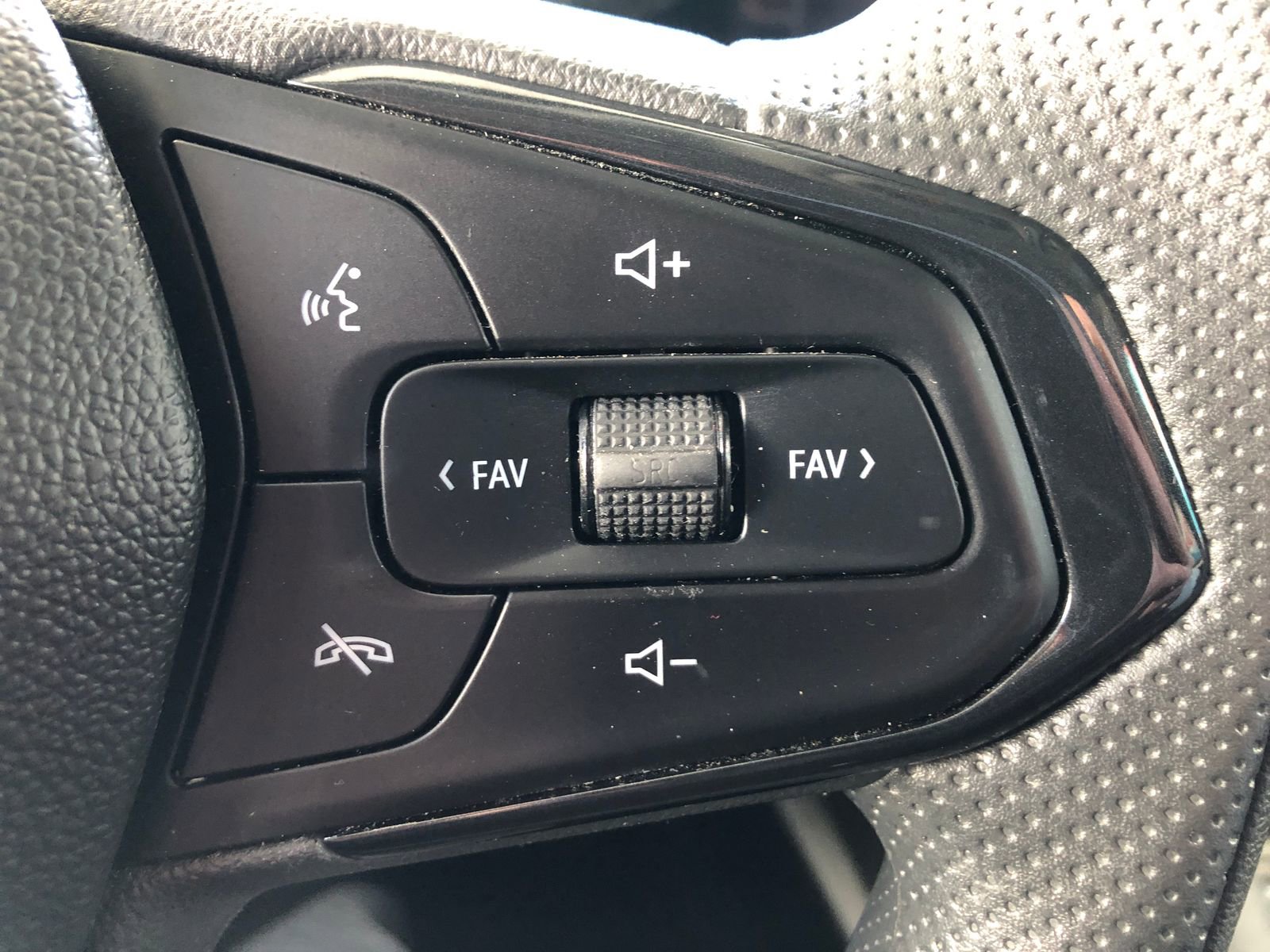 Used 2024 Chevrolet Trax LS w/ LS Convenience Package image 32