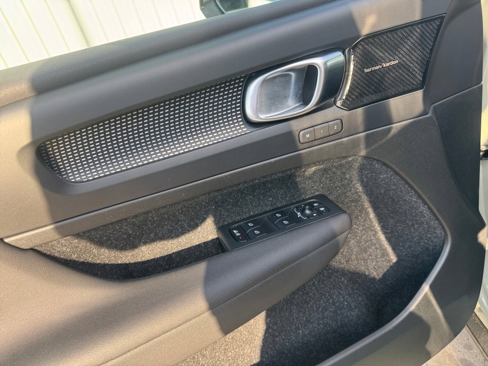 Used 2021 Volvo XC40 P8 Recharge w/ Advanced Package image 36