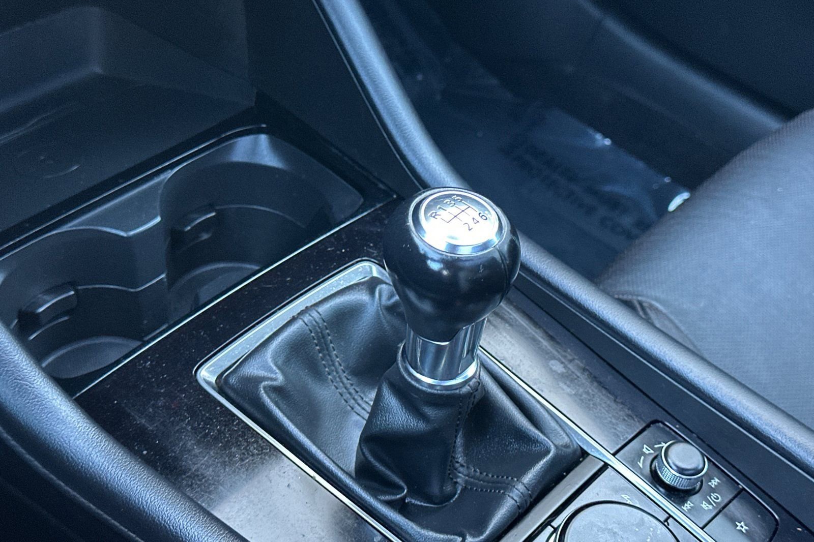 Used 2025 MAZDA MAZDA3 2.5 S Hatchback w/ Premium Pkg image 34