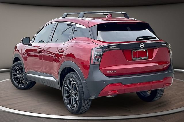 Used 2025 Nissan Kicks SR FWD image 11