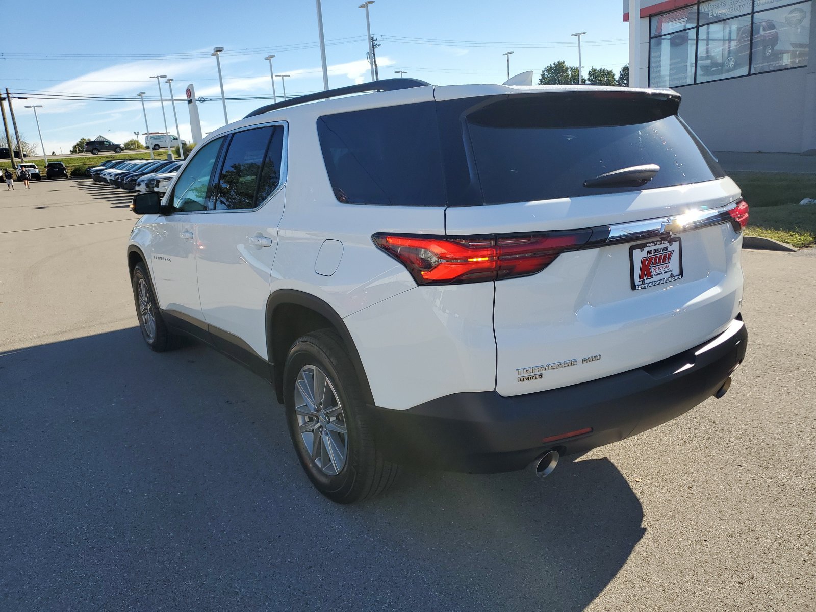 Used 2024 Chevrolet Traverse LT AWD/4WD image 3