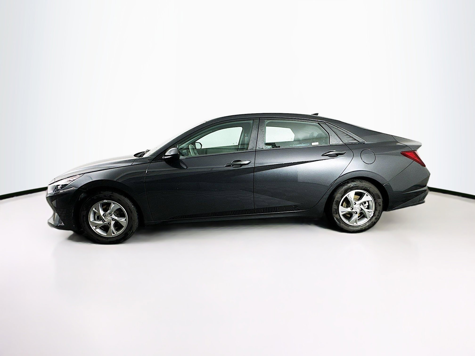 Used 2021 Hyundai Elantra SE image 4