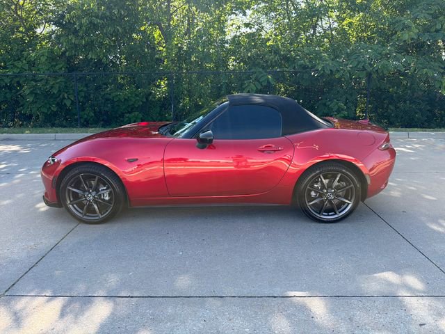 Used 2016 MAZDA MX-5 Miata Club RWD image 2