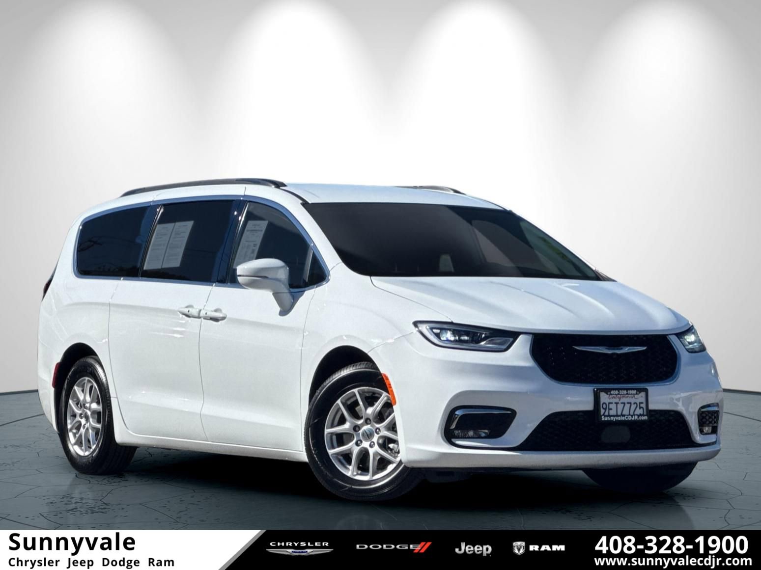 Used 2022 Chrysler Pacifica Touring-L image 1