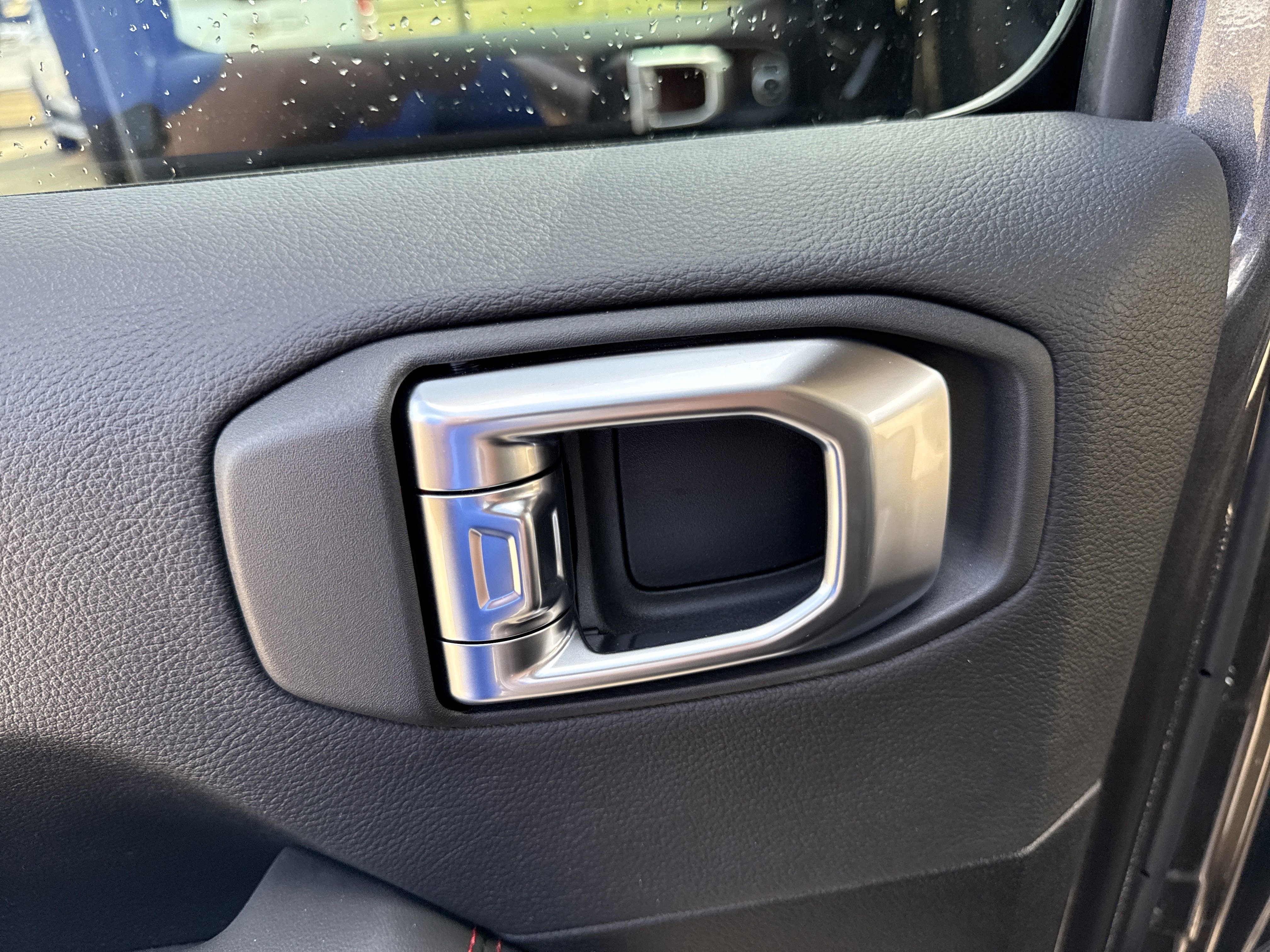 New 2025 Jeep Wrangler Unlimited Rubicon w/ Technology Group image 28