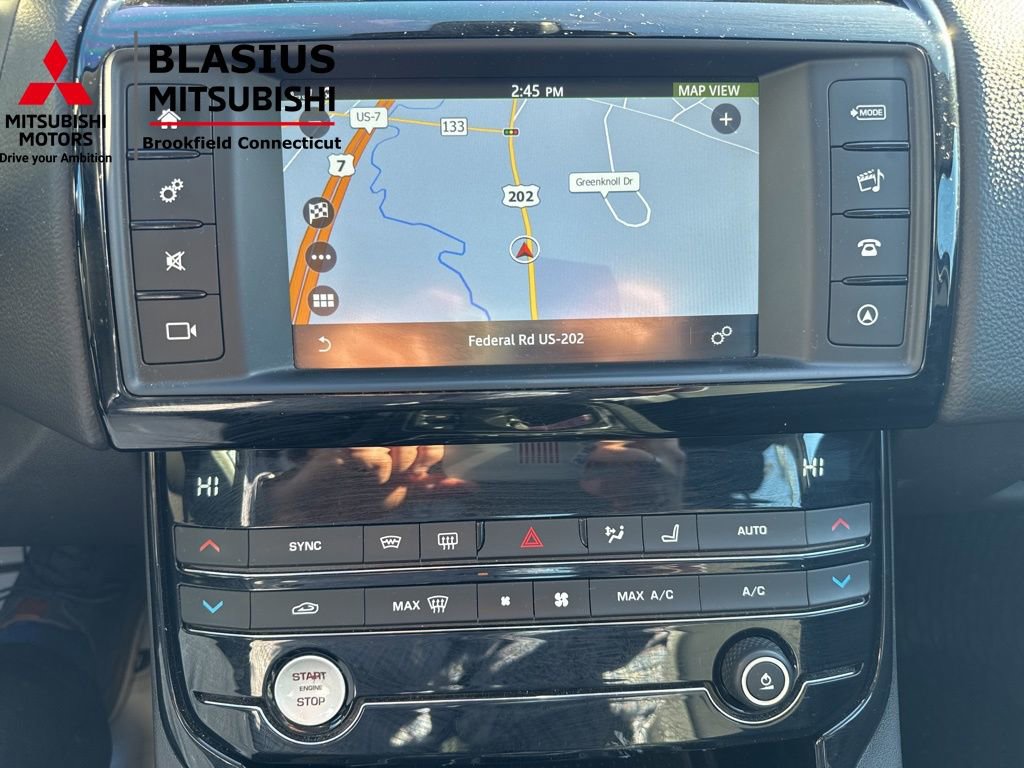 Used 2017 Jaguar XE Premium image 28