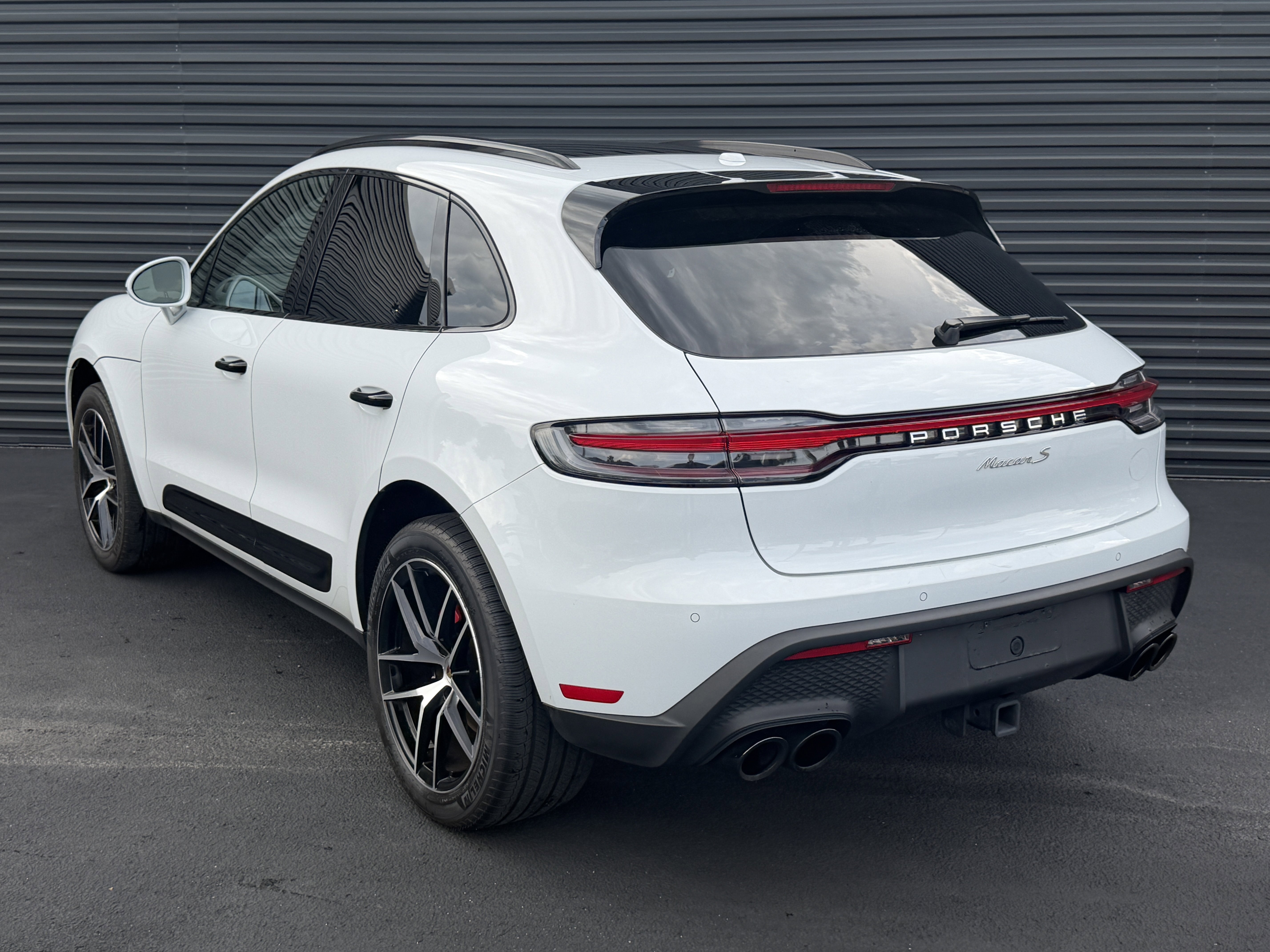 Certified 2022 Porsche Macan S AWD/4WD image 3
