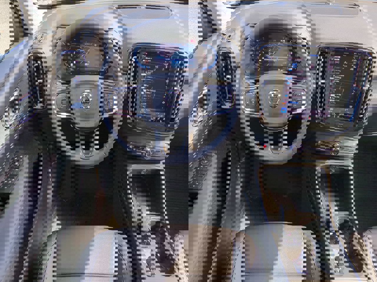 New 2025 Volvo XC40 B5 Core w/ Protection Package Premier image 14