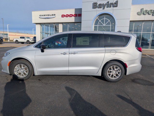 New 2026 Chrysler Pacifica Select image 15