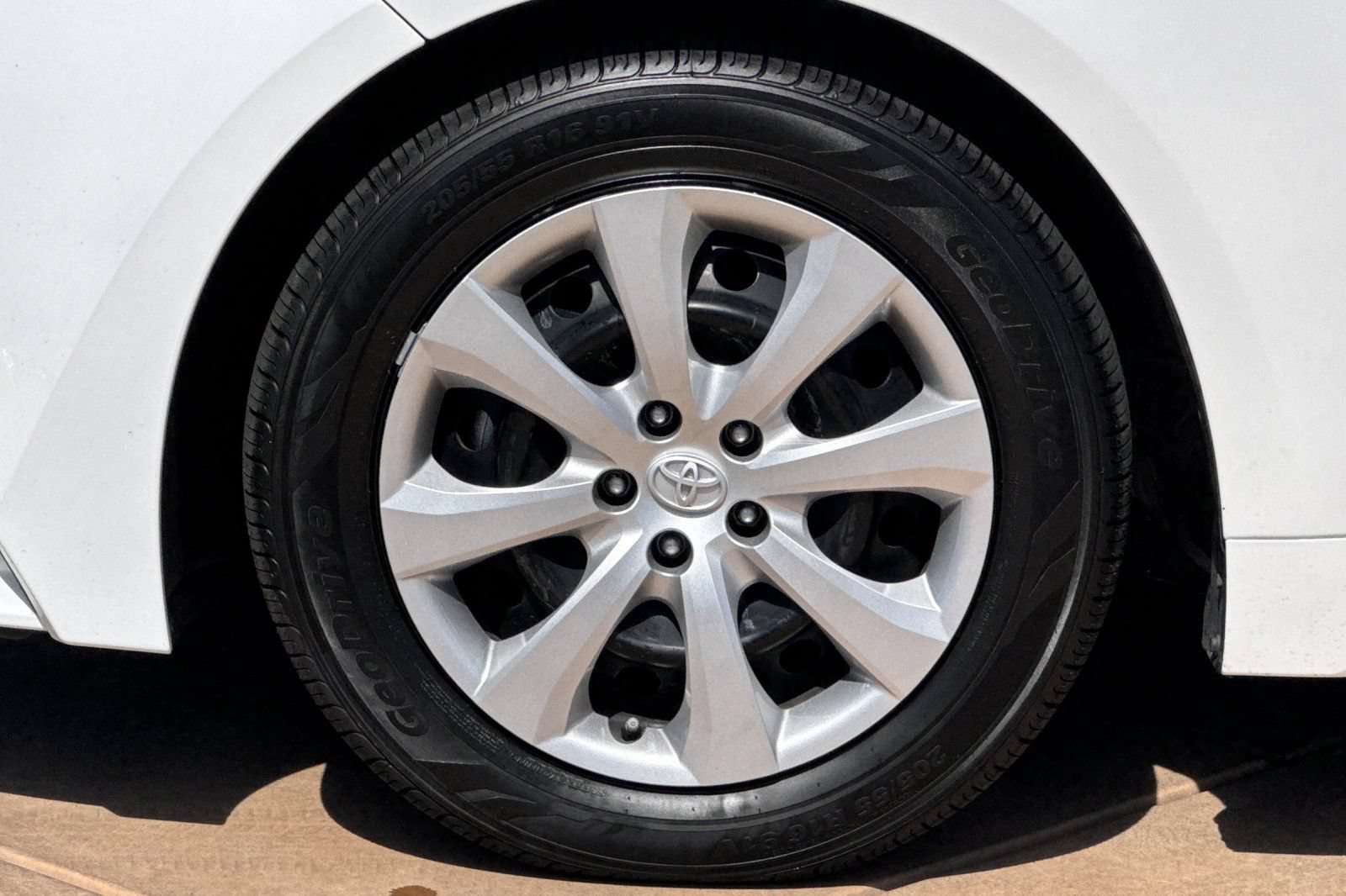 Certified 2025 Toyota Corolla LE FWD image 33