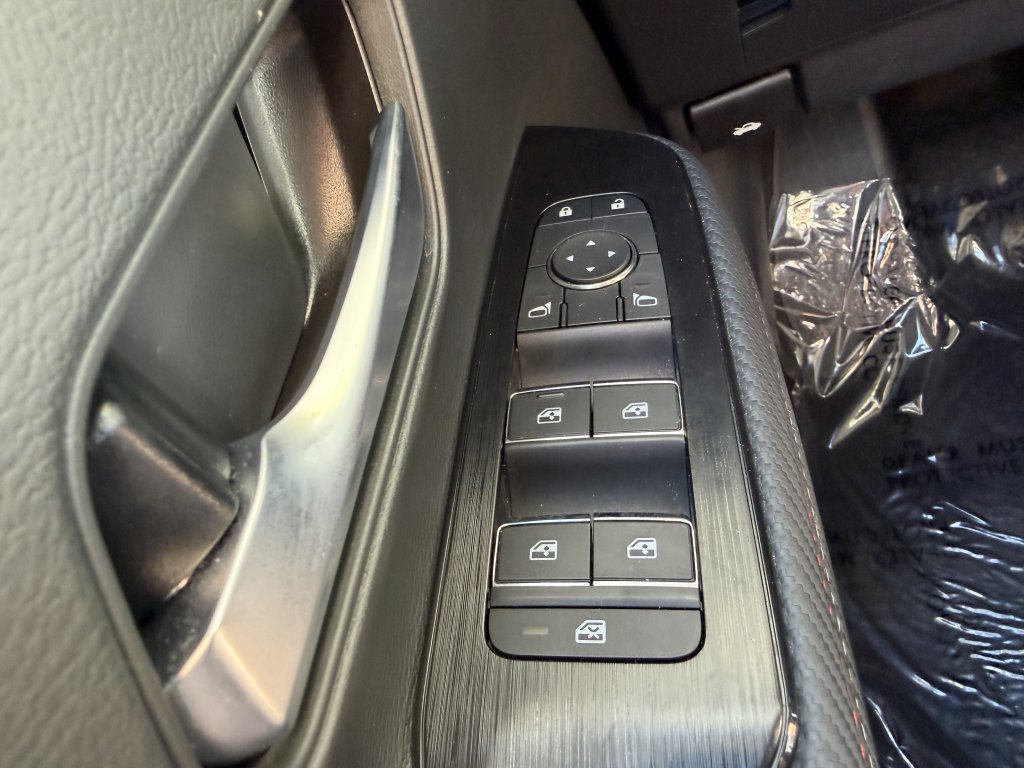 Used 2025 Nissan Kicks SR FWD image 26