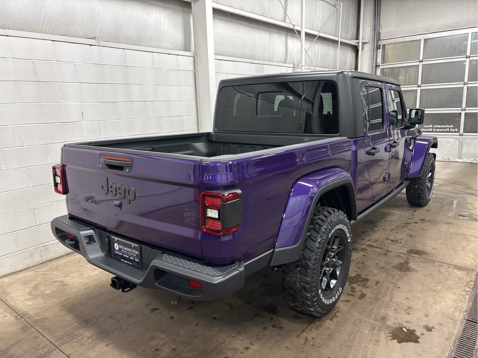 New 2026 Jeep Gladiator Sport AWD/4WD image 3