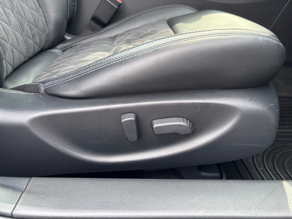Used 2017 Nissan Maxima SR FWD image 21