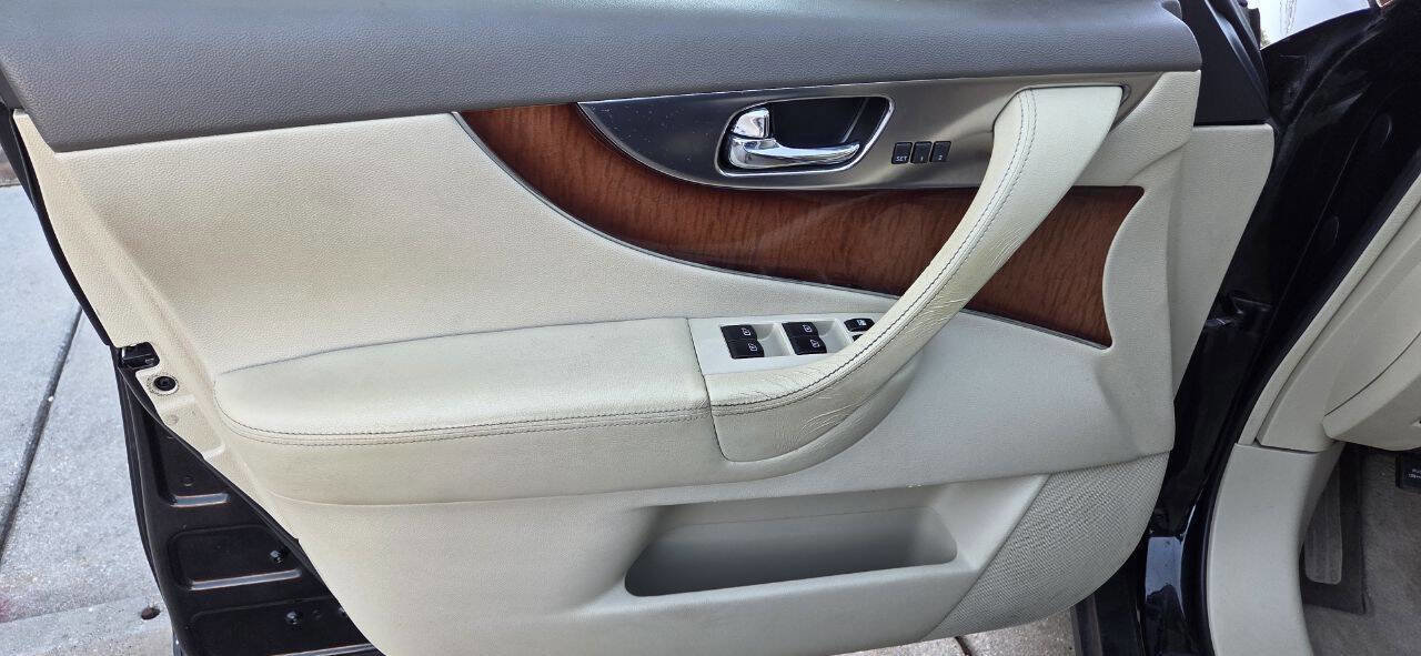 Used 2011 INFINITI FX50 AWD w/ Sport Pkg image 31