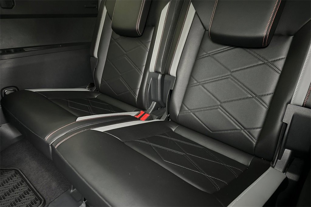Used 2024 Volkswagen Atlas Peak Edition SE image 18
