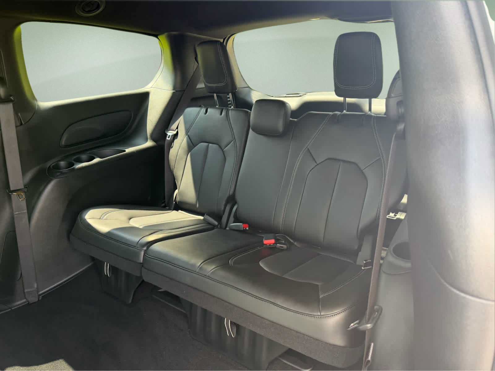 Used 2025 Chrysler Pacifica Select FWD image 34