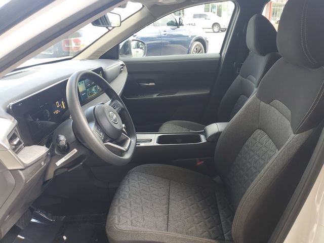 Used 2025 Nissan Kicks SV w/ SV Premium Package FWD image 13