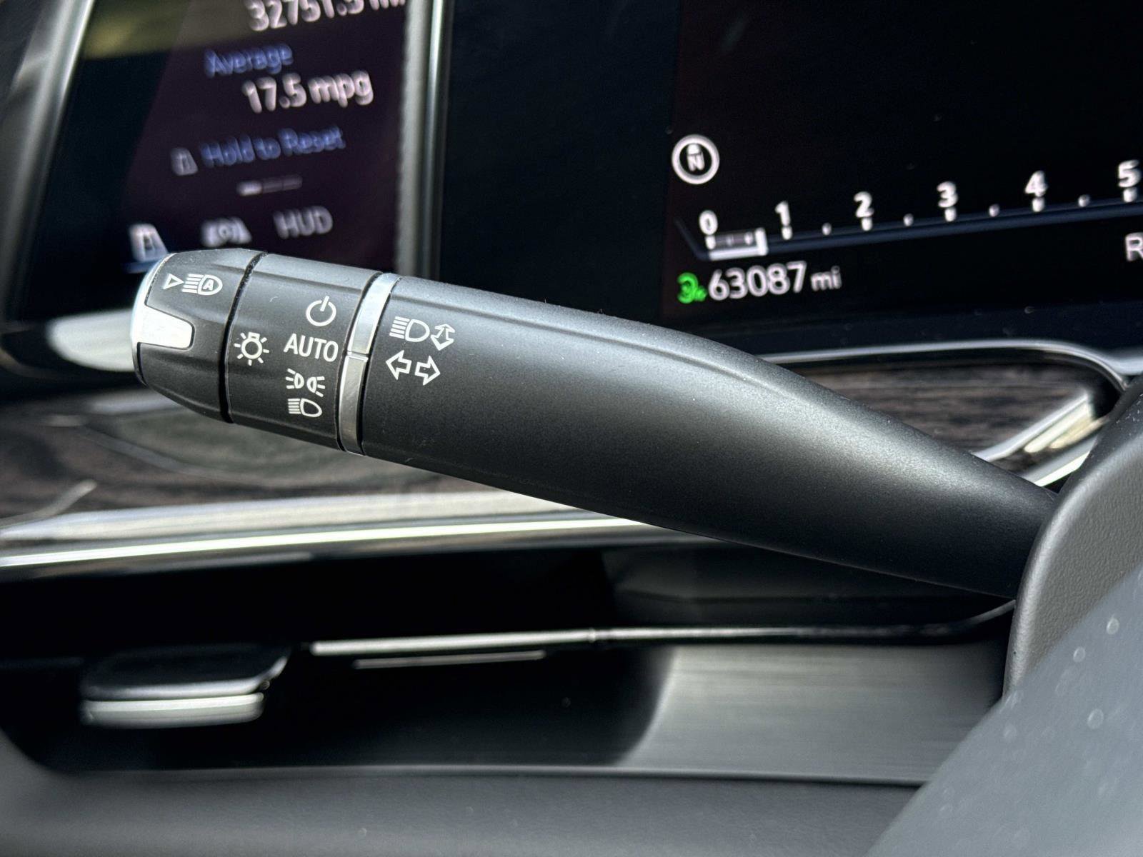 Used 2021 Cadillac Escalade Premium Luxury image 10