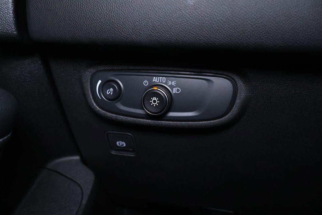 Used 2024 GMC Terrain SLE image 25