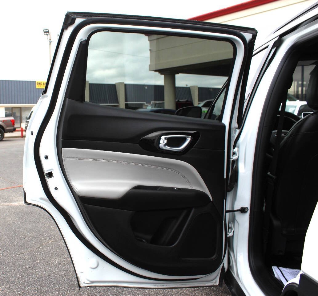 Used 2025 Jeep Compass Limited AWD/4WD image 16