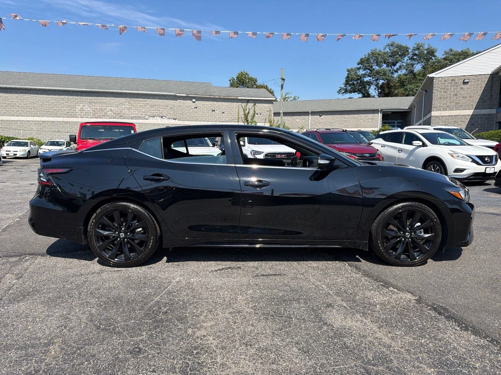 Used 2021 Nissan Maxima SR w/ Sport Mat Group FWD image 11