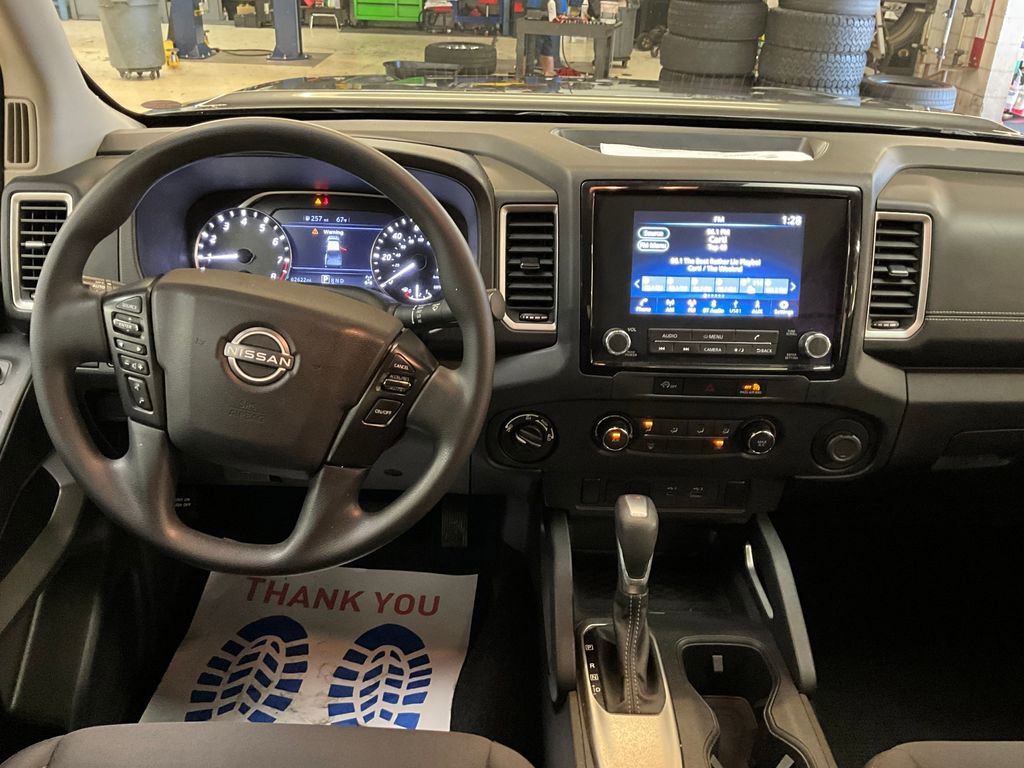 Used 2023 Nissan Frontier SV image 8