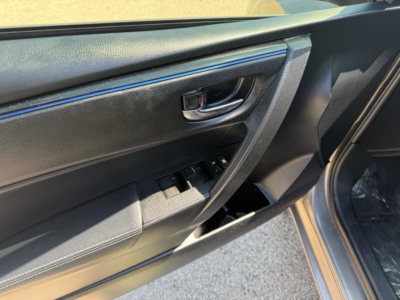 Used 2017 Toyota Corolla XSE w/ Carpet Mat Package (TMS) FWD image 10