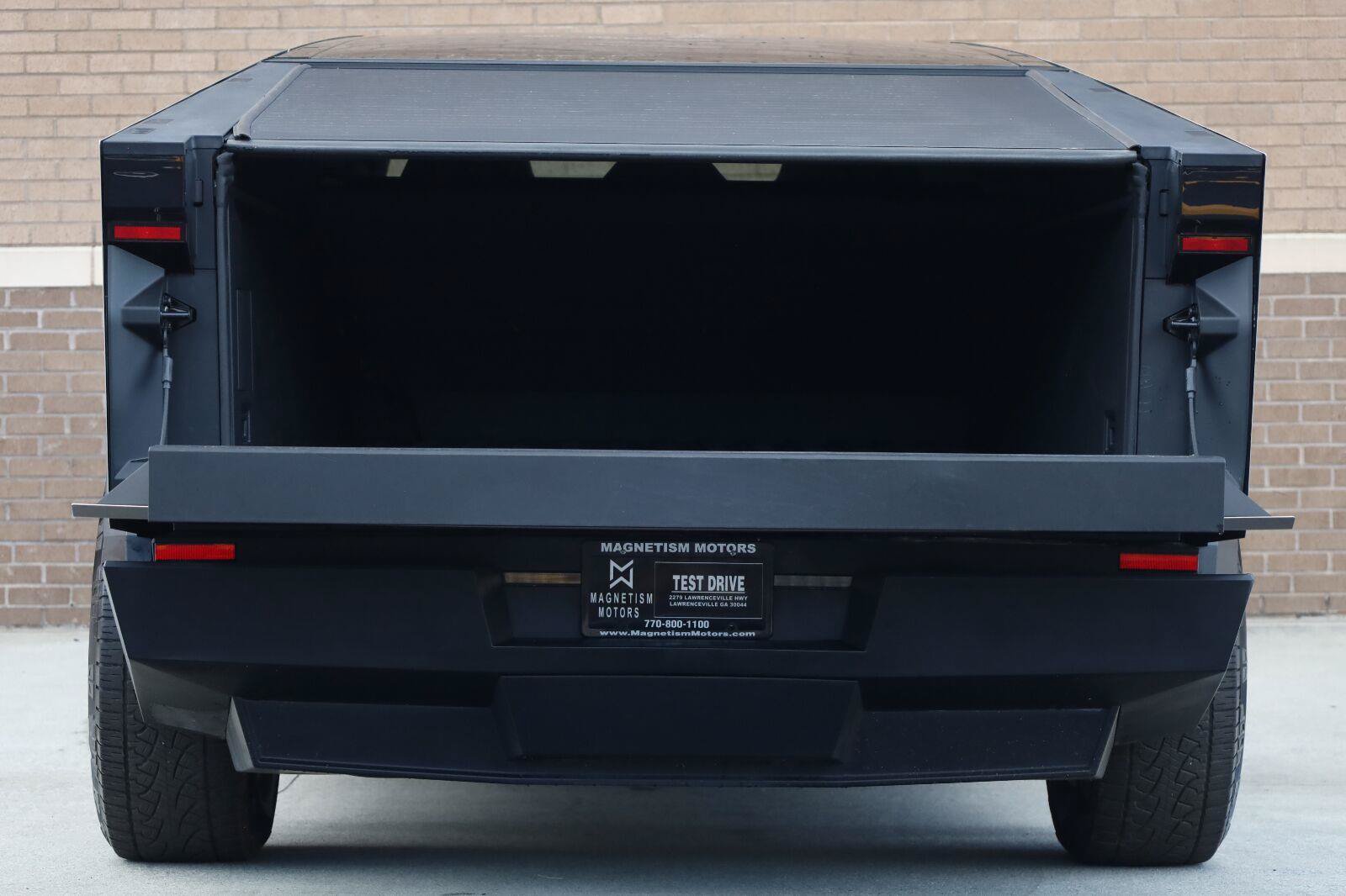 Used 2025 Tesla Cybertruck Cyberbeast AWD/4WD image 13