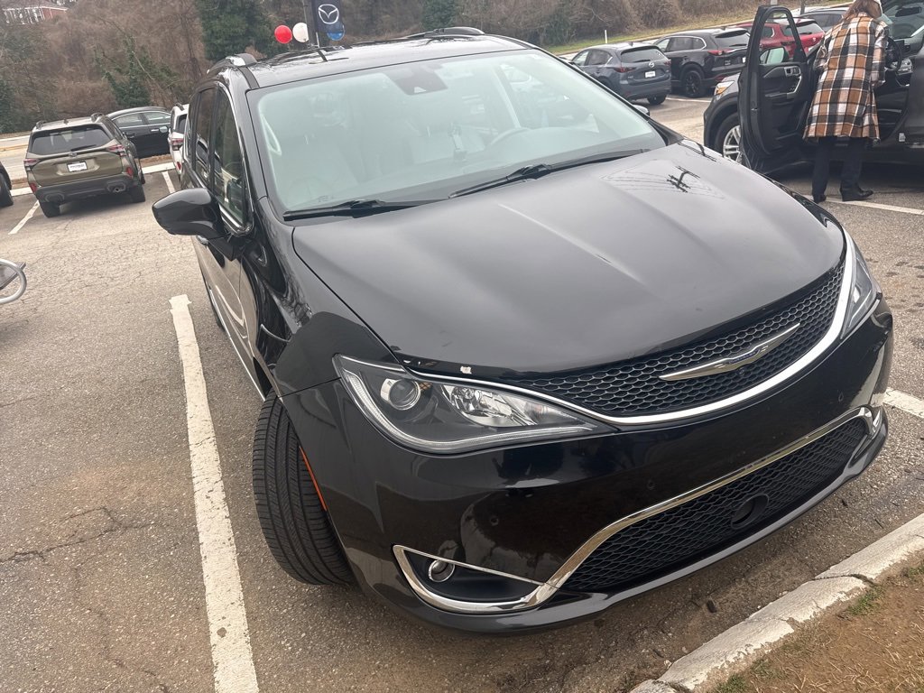 Used 2017 Chrysler Pacifica Touring-L Plus w/ Advanced Safetytec Group image 1