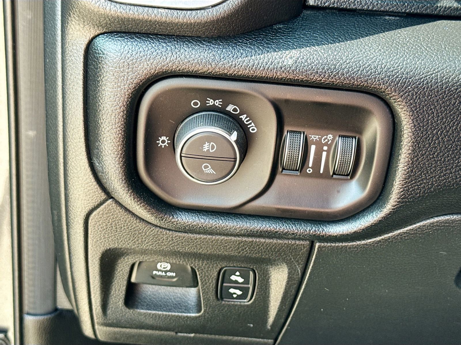 Used 2022 RAM 1500 Laramie RWD image 10