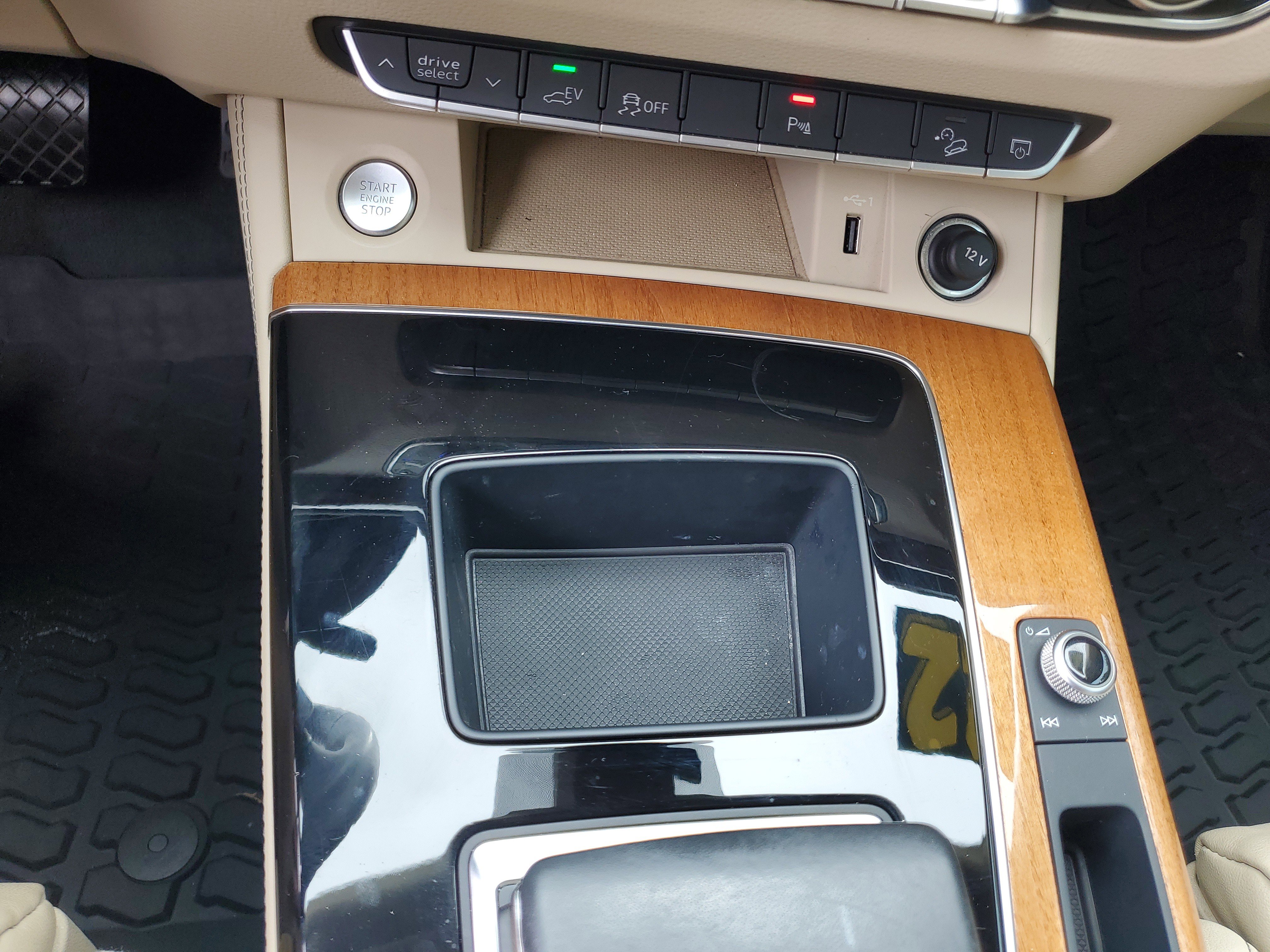 Used 2022 Audi Q5 e Premium Plus image 25