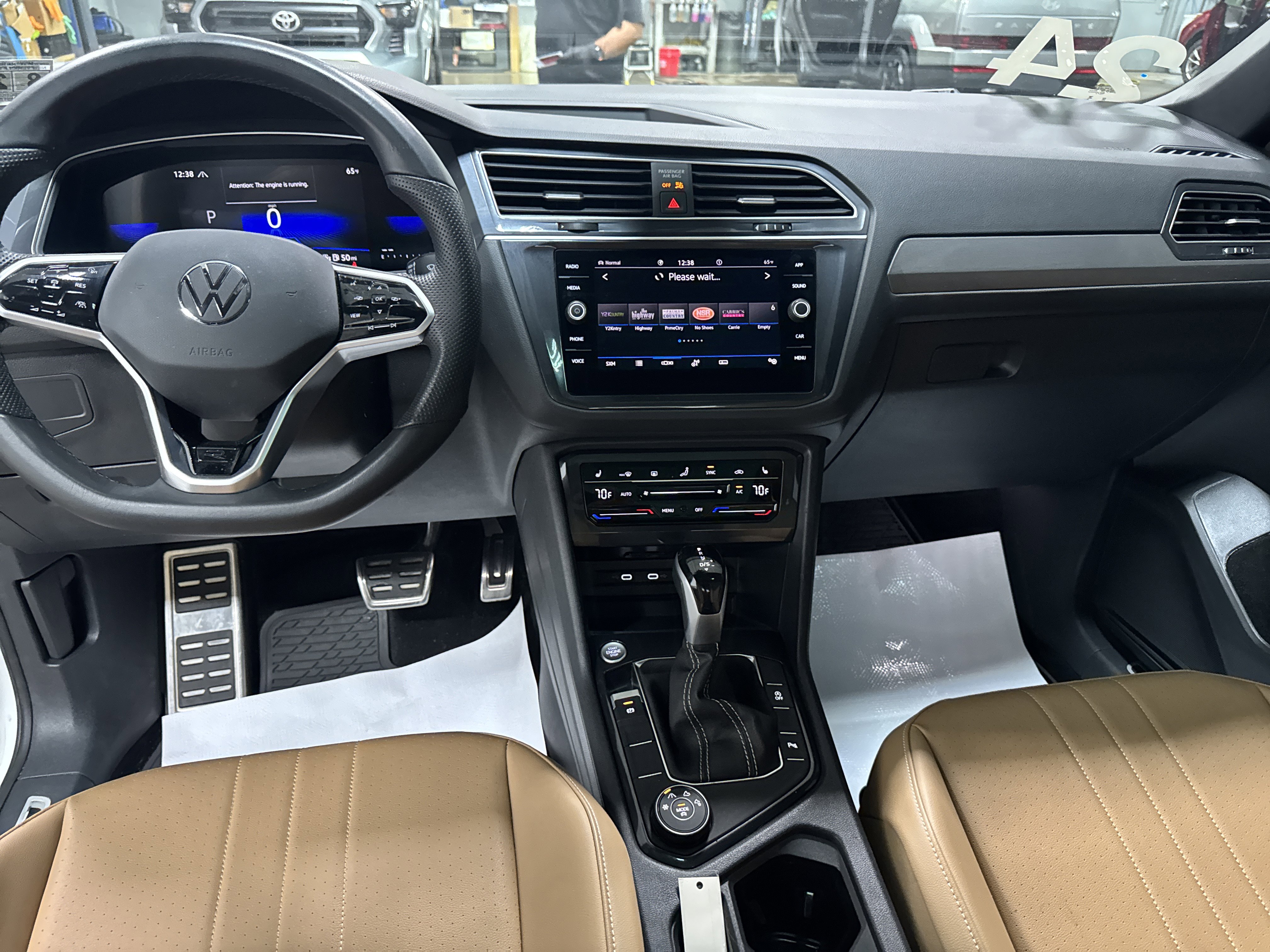 Certified 2024 Volkswagen Tiguan SE R-Line AWD/4WD image 29