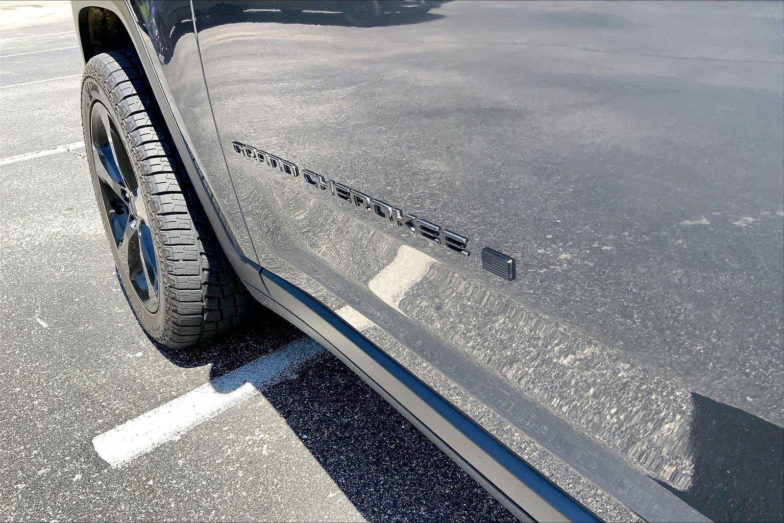Used 2023 Jeep Grand Cherokee Altitude AWD/4WD image 8