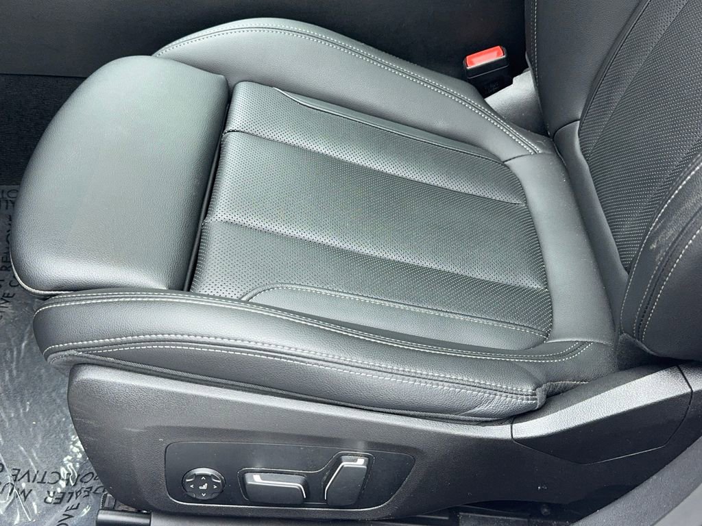 Used 2025 BMW 330i Sedan image 41