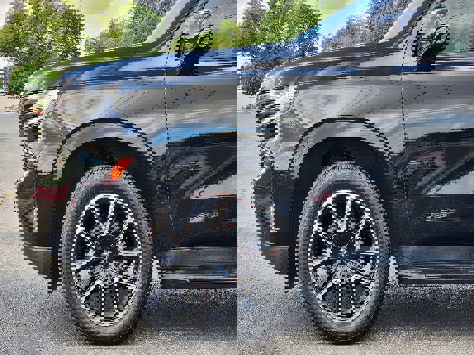 Used 2022 Chevrolet Tahoe RST w/ Luxury Package image 8