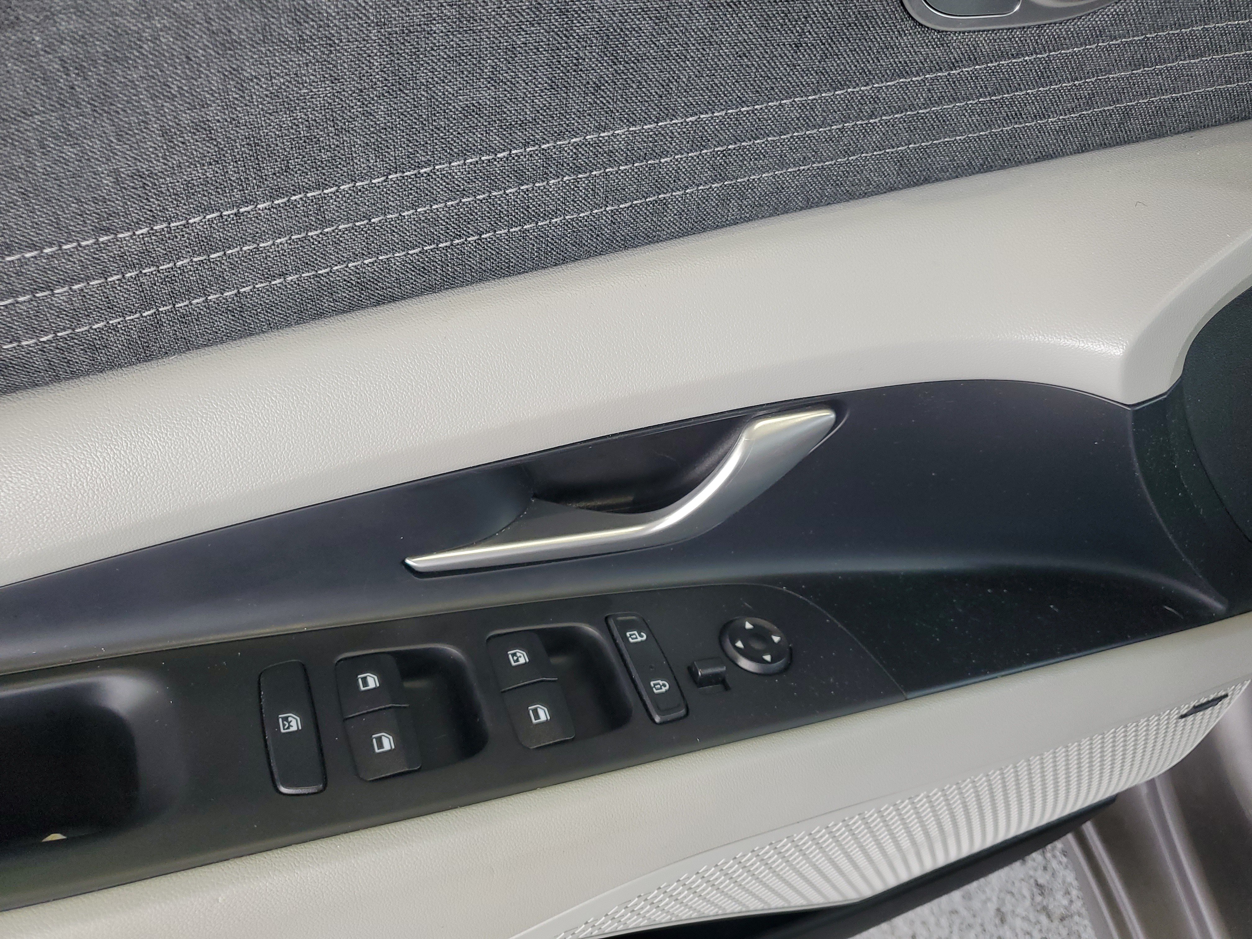 Used 2022 Hyundai Elantra Limited FWD image 15