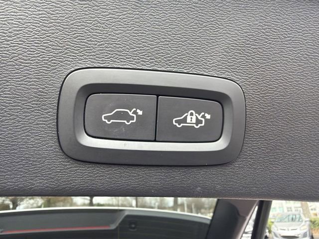 Used 2023 Volvo XC40 Recharge Plus image 14