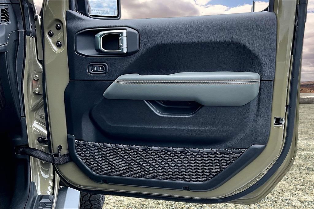 Used 2025 Jeep Gladiator Mojave AWD/4WD image 29