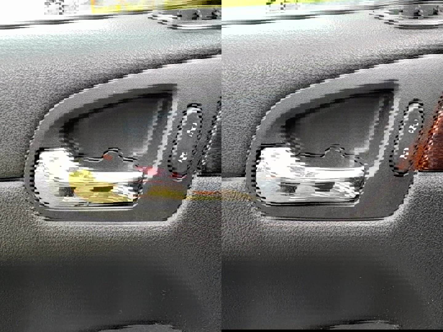 Used 2012 Chevrolet Impala LTZ FWD image 13