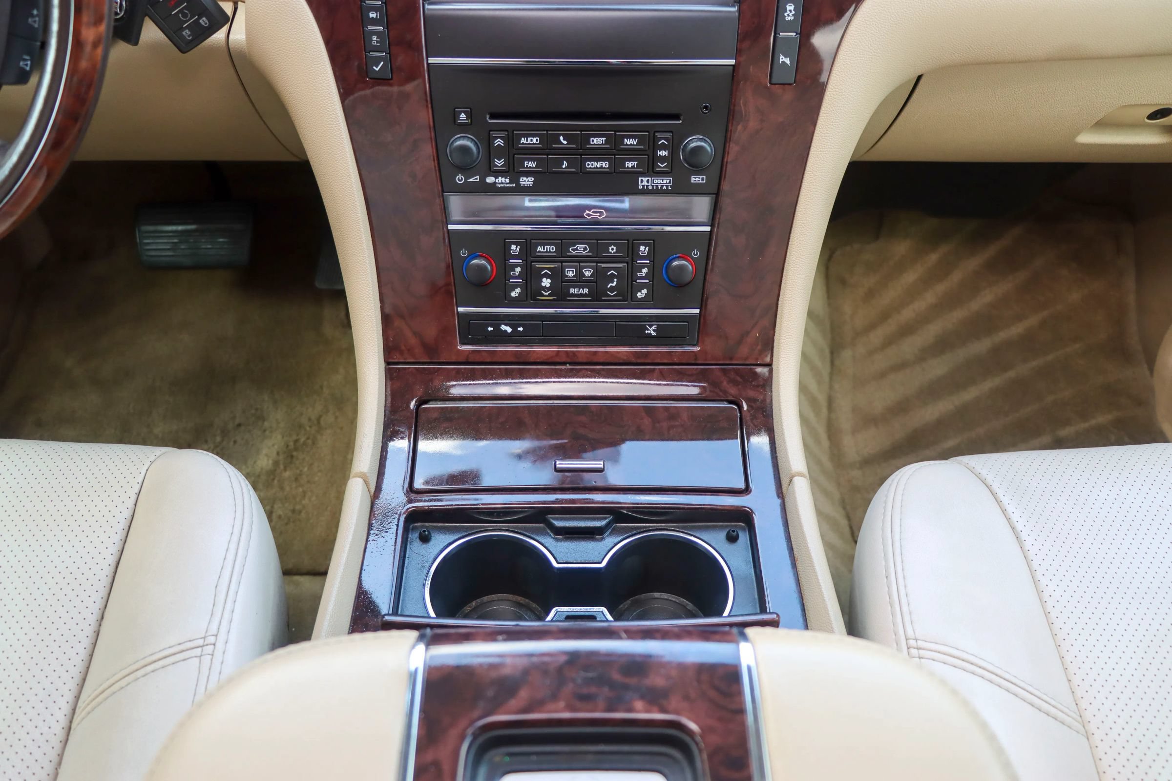 Used 2014 Cadillac Escalade Premium RWD image 31