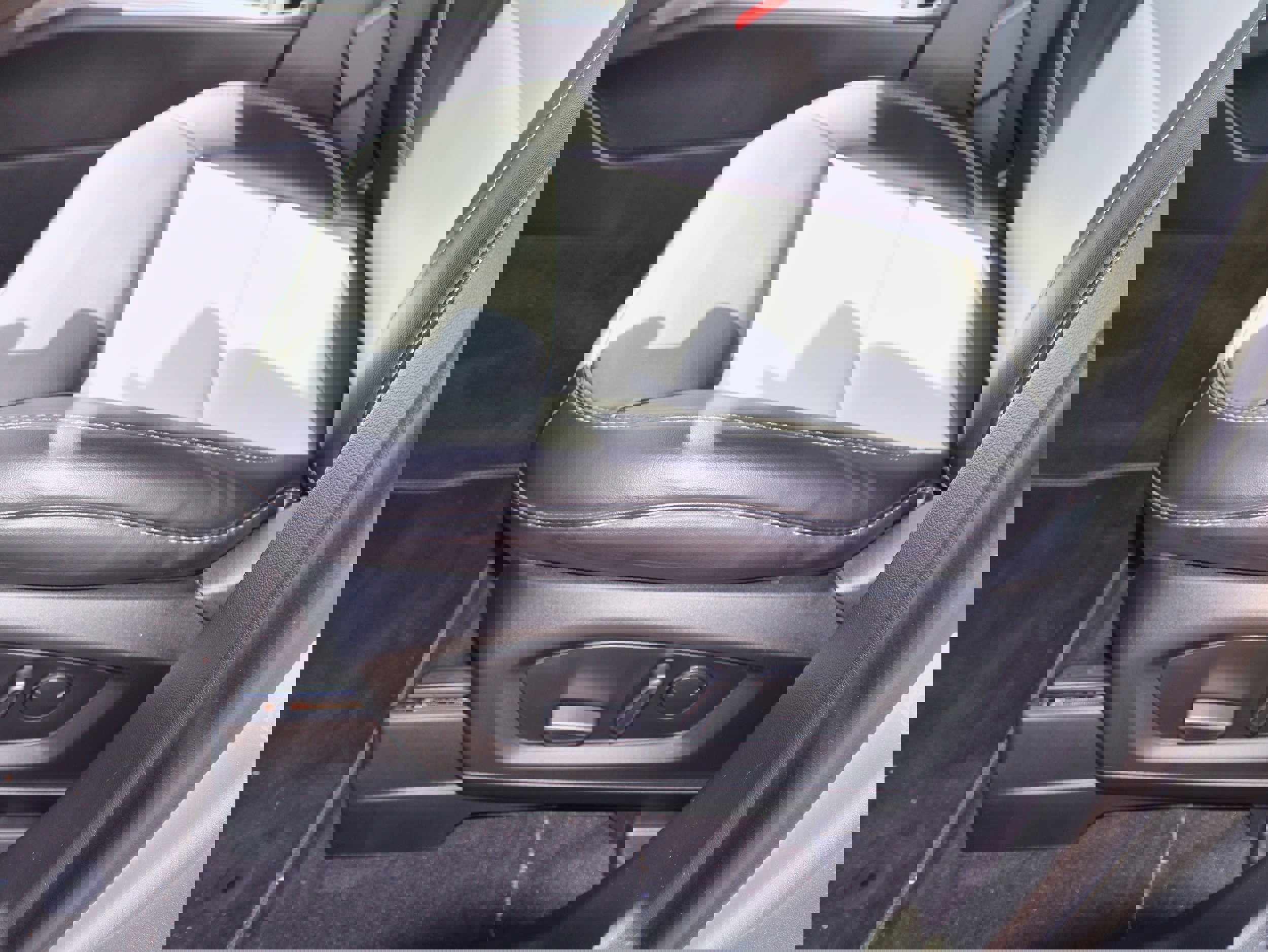 Used 2022 Ford Explorer XLT w/ Equipment Group 202A image 13