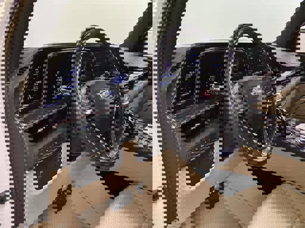 Used 2023 Cadillac Escalade Premium Luxury image 2